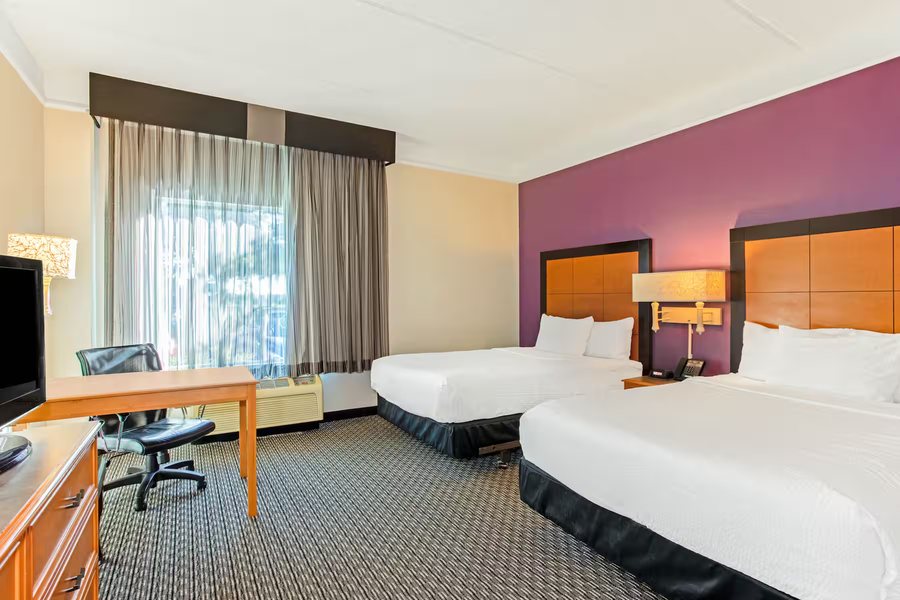 La Quinta Inn Suites by Wyndham Orlando I Drive Conv Ctr Orlando Florida — Guest room