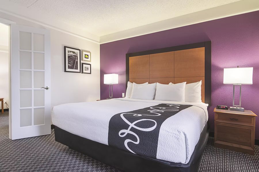La Quinta Inn Suites by Wyndham Phoenix Mesa West — Guest room