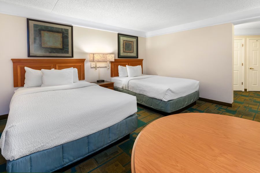 La Quinta Inn Suites by Wyndham Phoenix West Peoria — Guest room