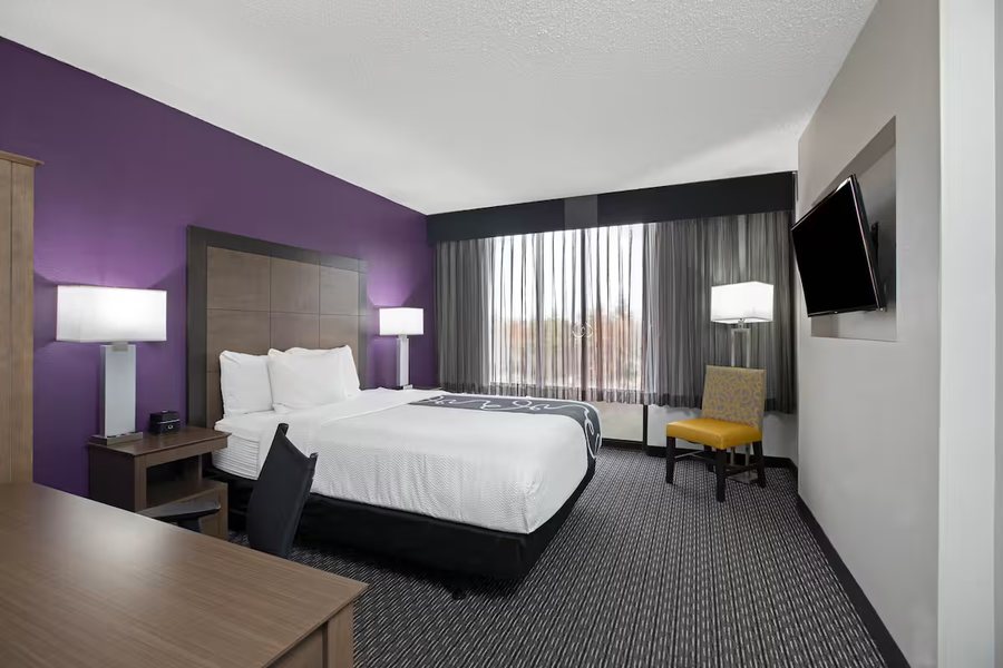 La Quinta Inn Suites by Wyndham Rancho Cordova Sacramento — Guest room
