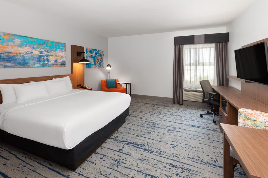 La Quinta Inn Suites by Wyndham Rockport Fulton — Guest room