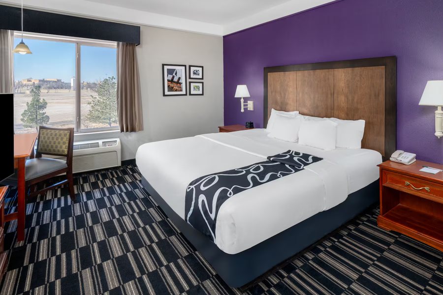 La Quinta Inn Suites by Wyndham Roswell — Guest room