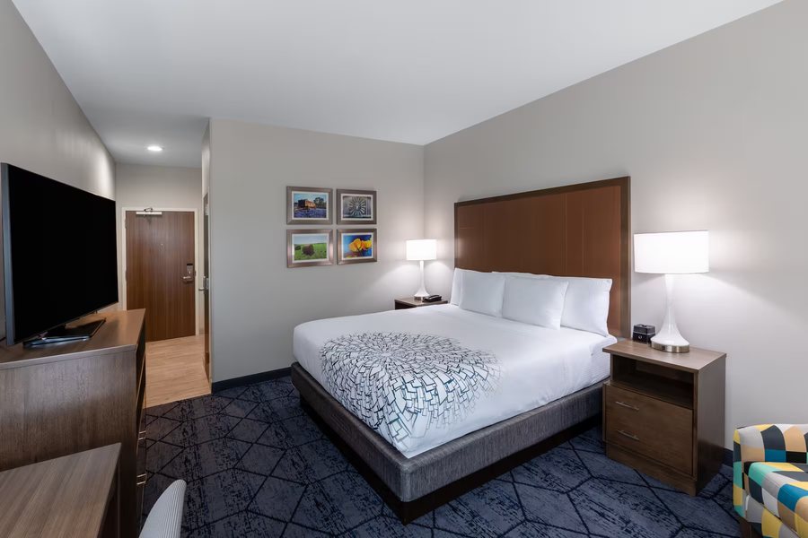 La Quinta Inn Suites By Wyndham Round Rock East Near Kalahari — Guest room