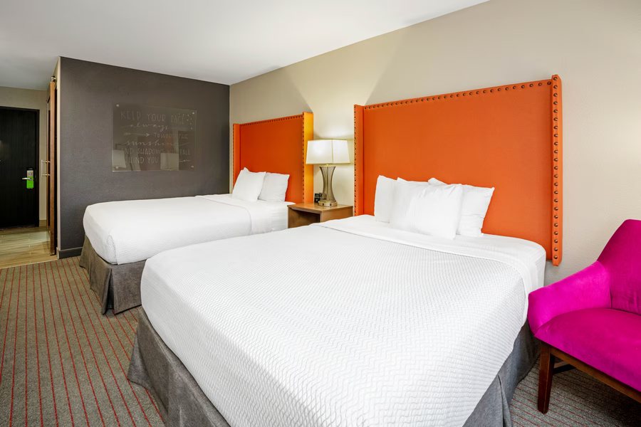 La Quinta Inn Suites by Wyndham Seattle Federal Way — Guest room