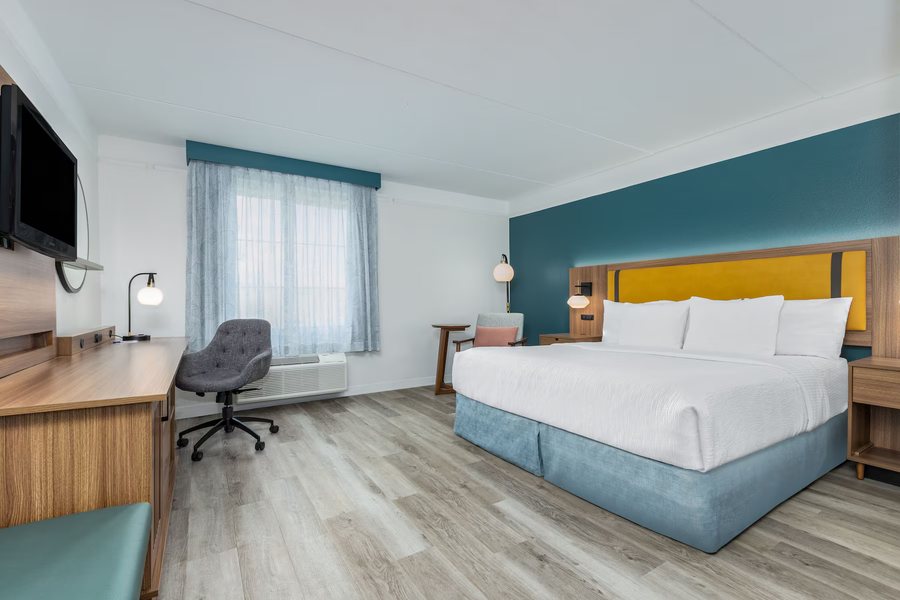 La Quinta Inn Suites by Wyndham Sherman — Guest room