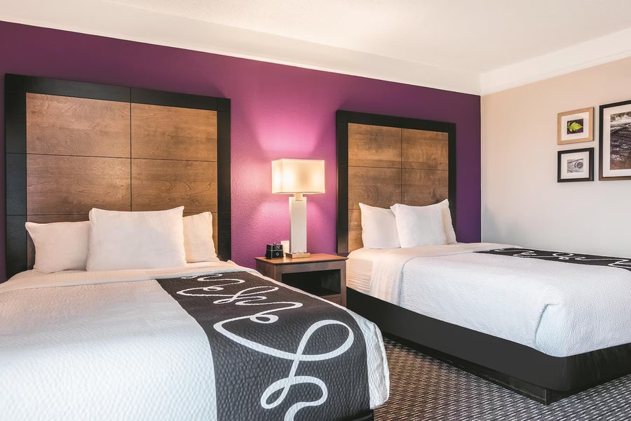 La Quinta Inn Suites by Wyndham Shreveport Airport — Guest room
