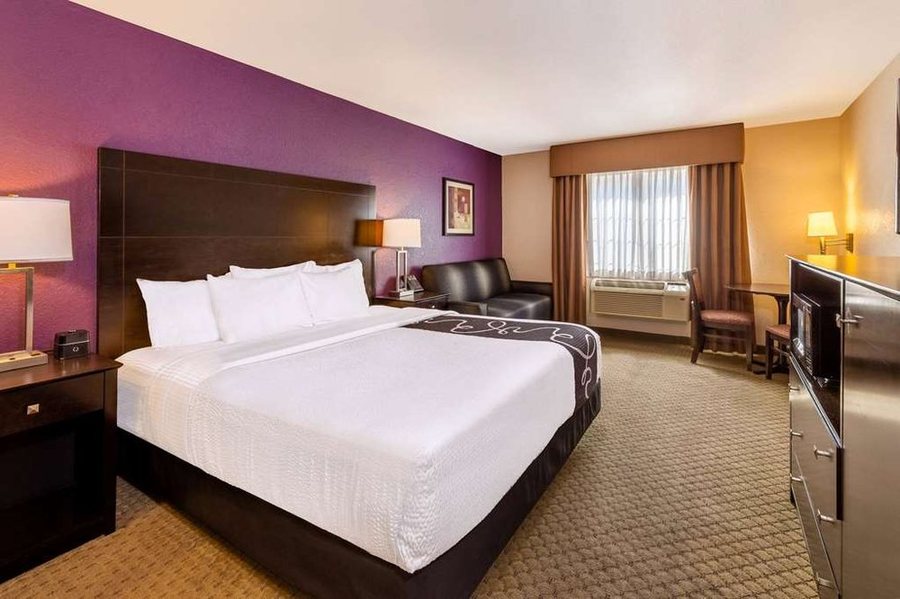 La Quinta Inn Suites by Wyndham Spokane Valley — Guest room