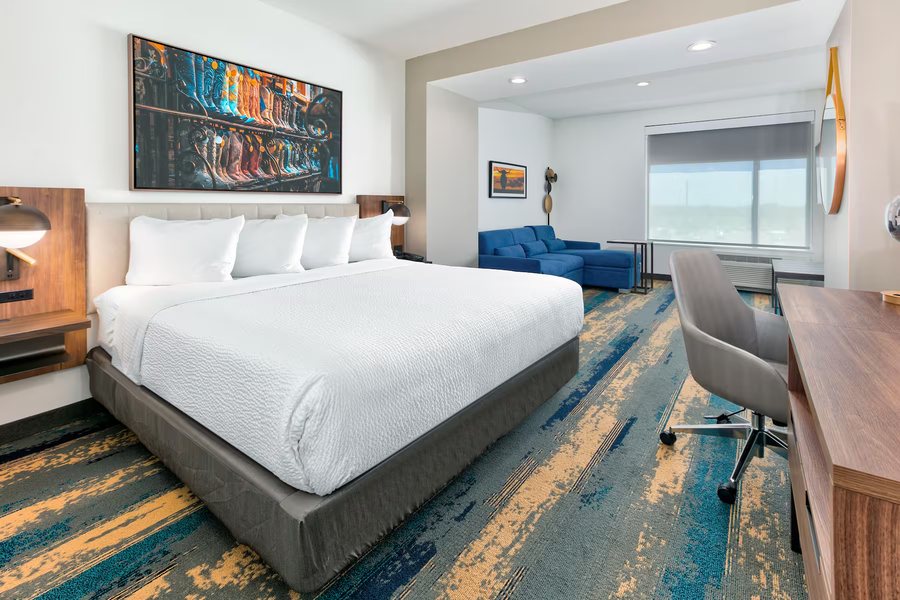 La Quinta Inn Suites by Wyndham Terrell — Guest room
