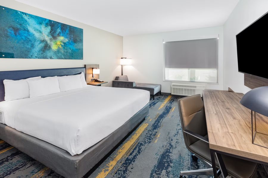 La Quinta Inn Suites by Wyndham Texas City I 45 — Guest room