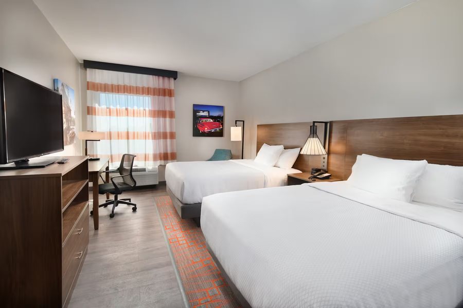 La Quinta Inn Suites by Wyndham Wisconsin Dells — Guest room