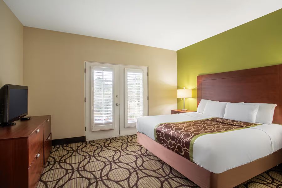 La Quinta Inn Suites Conference Center Prescott — Guest room