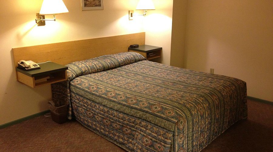 La Siesta Motel — Guest room