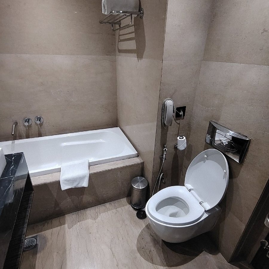 La Suite — Bathroom