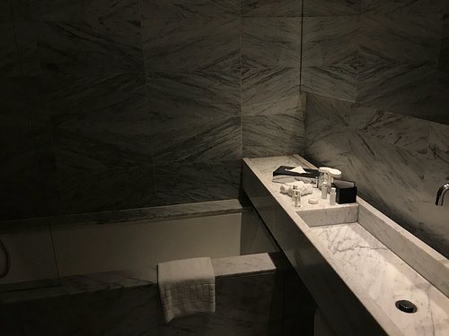 La Suite West Hyde Park — Bathroom