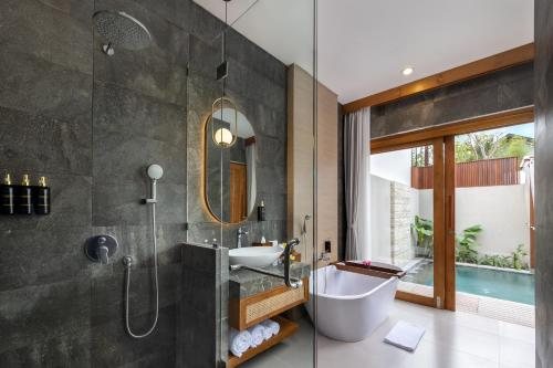 La Tropica Canggu Bali By Kanaya Hospitality — Bathroom