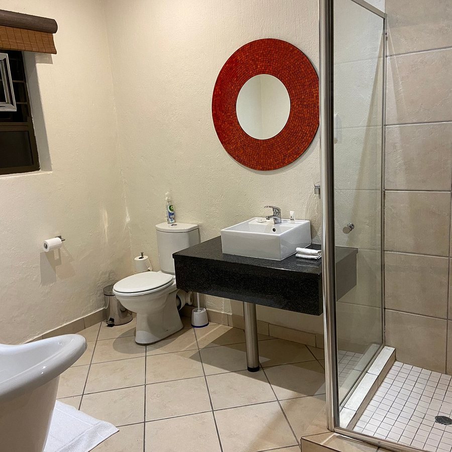 La Vieille Ferme — Bathroom
