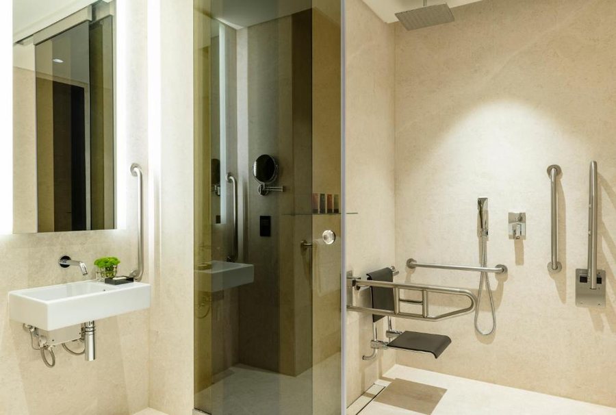 La Ville Hotel Suites City Walk Dubai Autograph Collection — Bathroom
