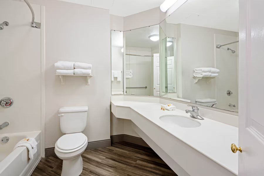La Vyoma Villas Westpark Hwy 6 — Bathroom
