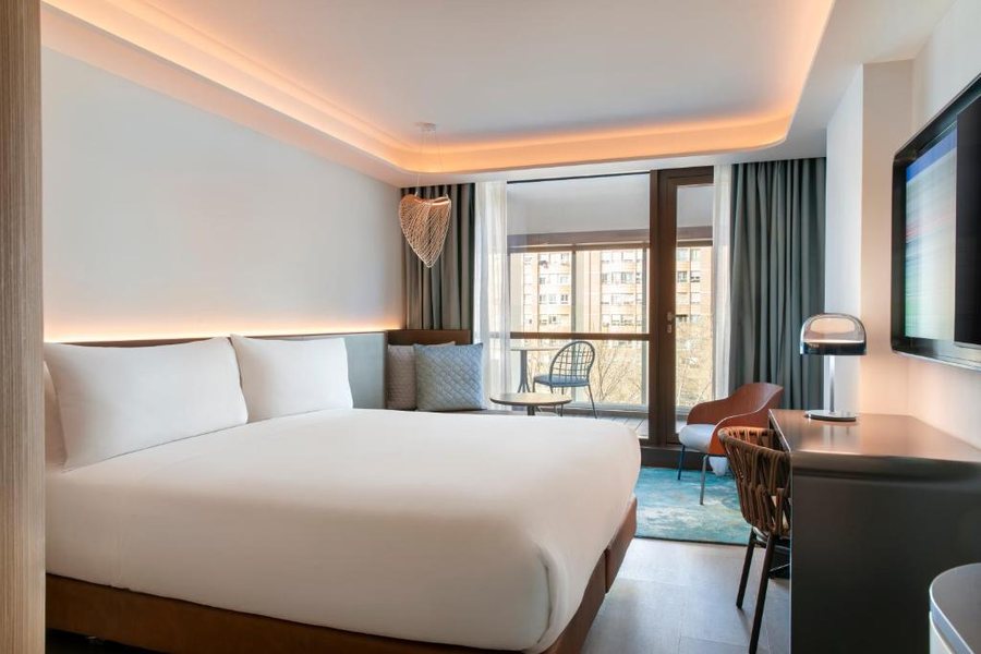 Labtwentytwo Barcelona a Tribute Portfolio Hotel Barcelona Catalonia — Guest room