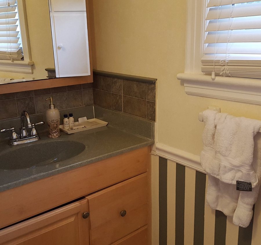 Lady on the Lake Bed Breakfast LLC — Bathroom