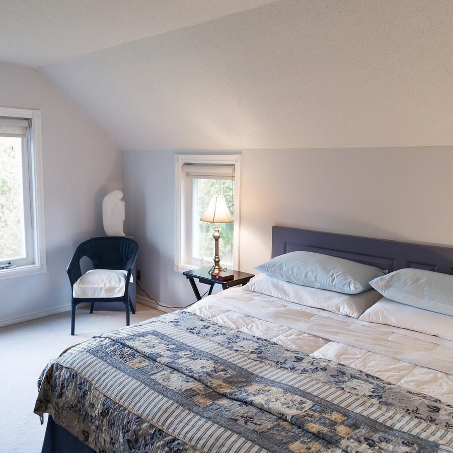Lady on the Lake Bed Breakfast LLC — Guest room