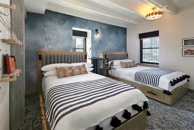 Lady Ruthelen Los Angeles California — Guest room