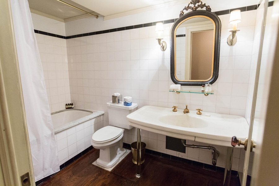 Lafayette House New York City New York — Bathroom