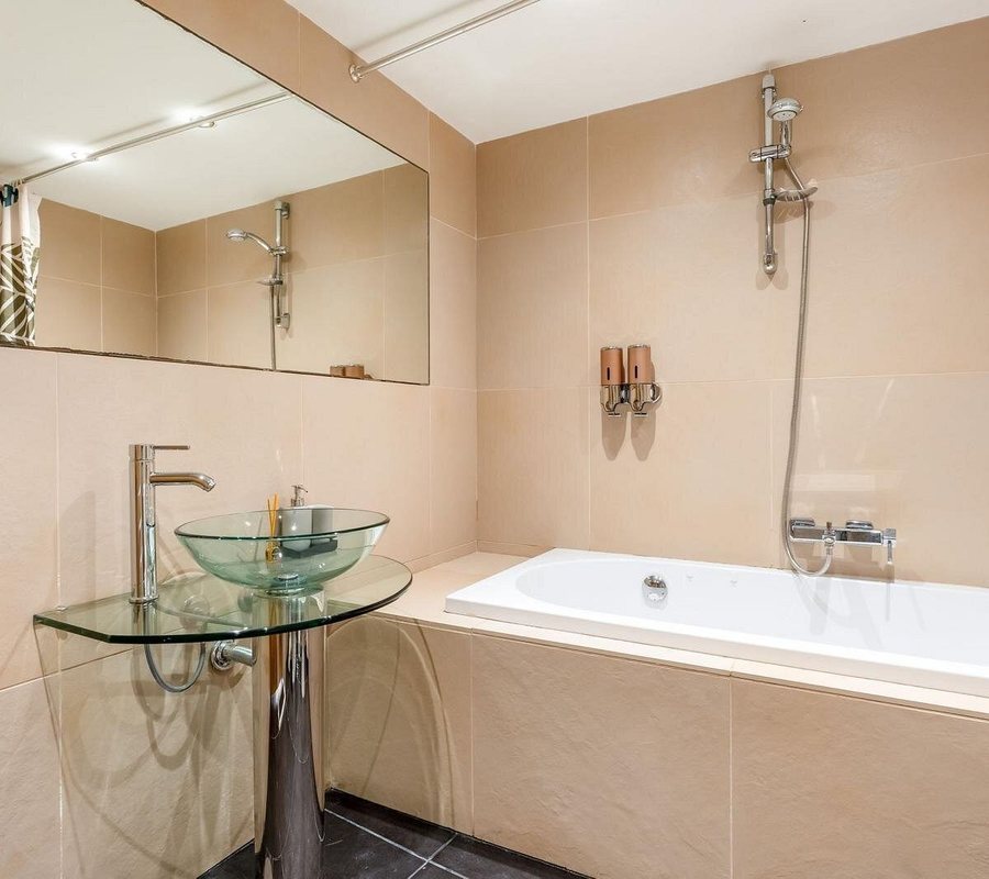 Lagos Center Studios — Bathroom
