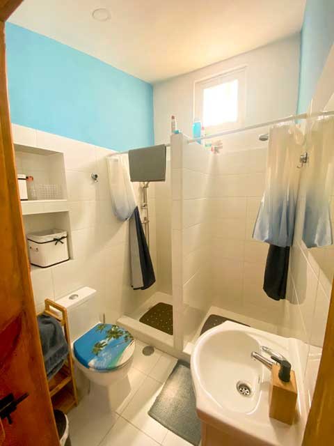 Lagos City Center Guest House Hostel — Bathroom