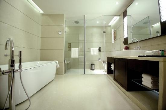 Laimar Suites — Bathroom