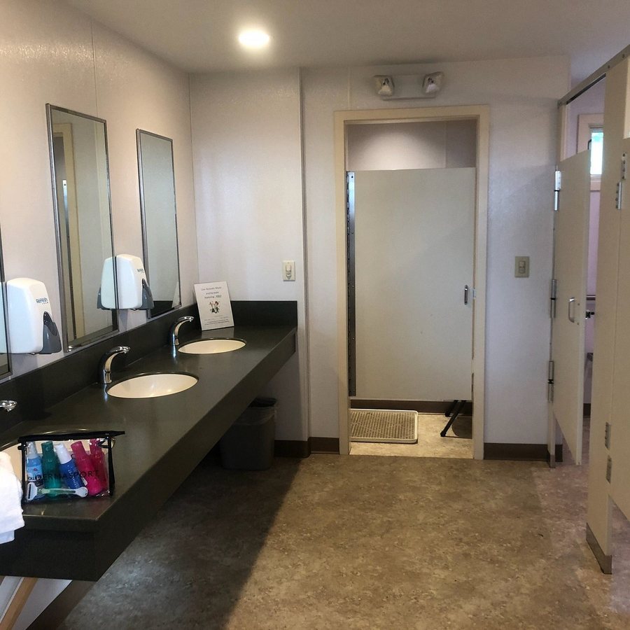 Lake Champagne Resort Vermont — Bathroom