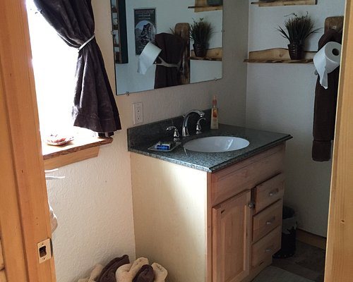 Lake Clark Resort s The Farm Lodge — Bathroom