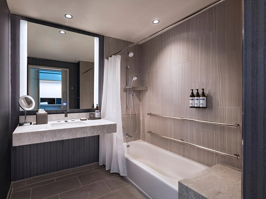 Lake Conroe Queen Studio Cabin 9 — Bathroom