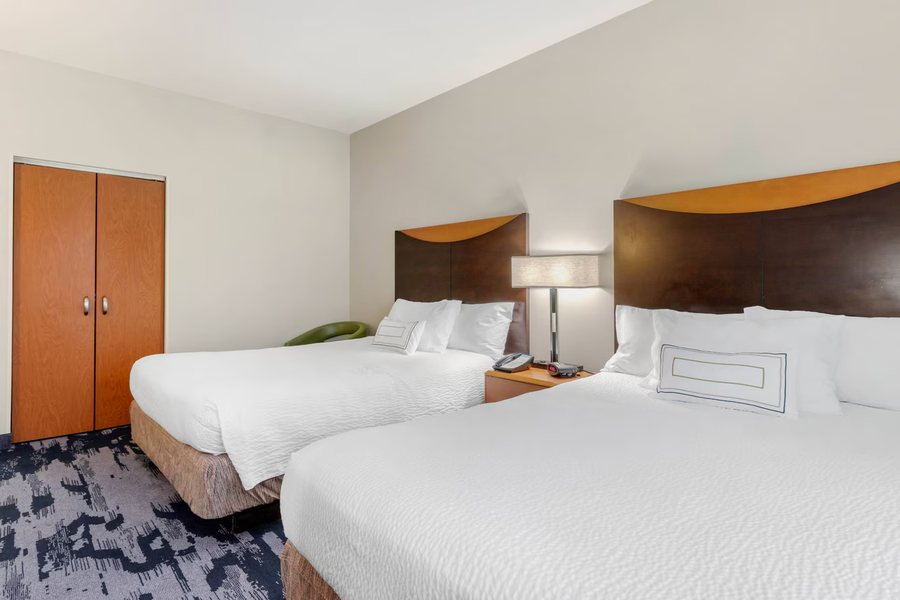 Lake Conroe Queen Studio Cabin 9 — Guest room