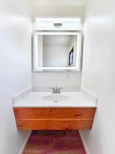 Lake Crest Inn — Bathroom