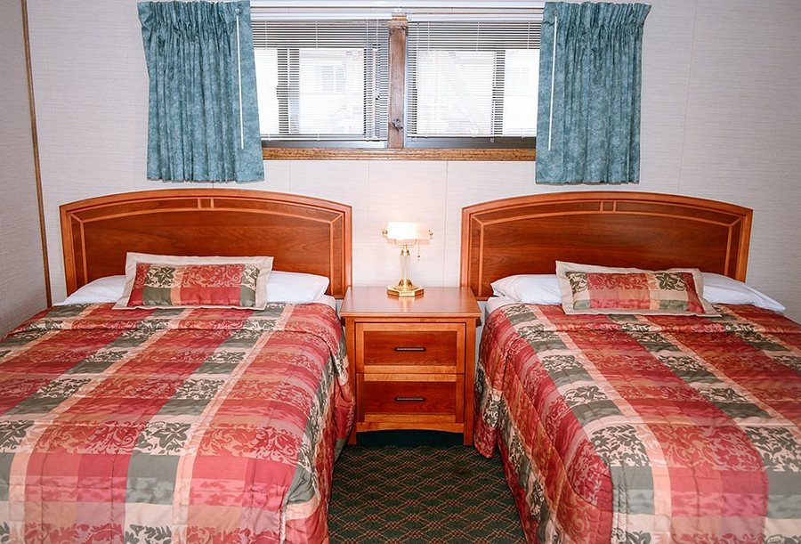 Lake Crest Inn — Guest room