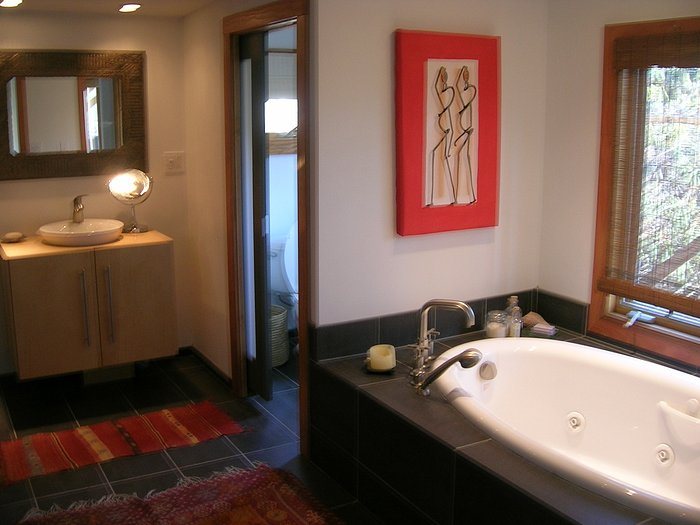 Lake Eden Retreat — Bathroom