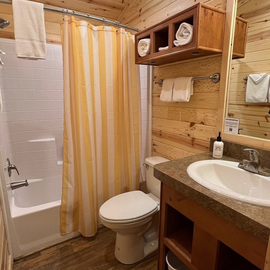 Lake Five Resort — Bathroom