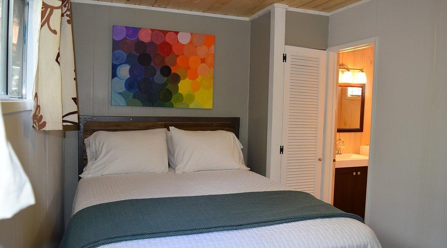 Lake Front Cabins — Guest room