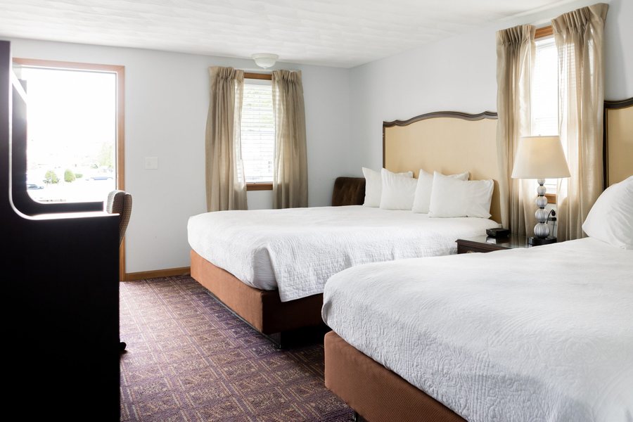 Lake George Camping Village — Guest room