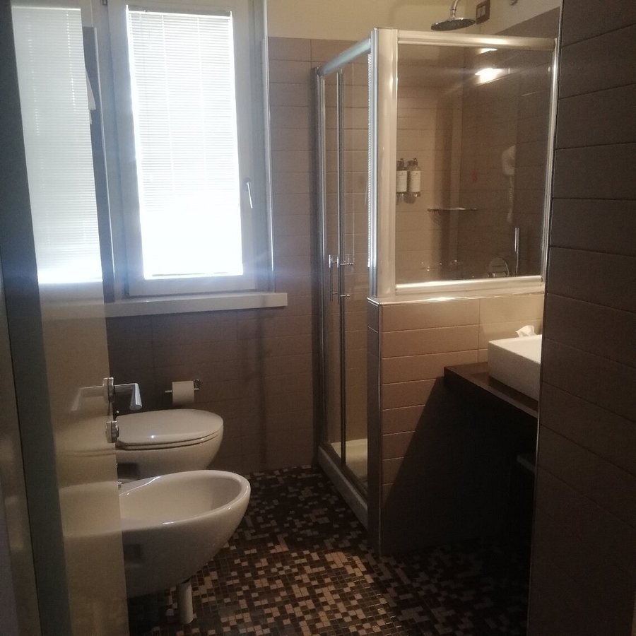 Lake Hotel La Pieve — Bathroom