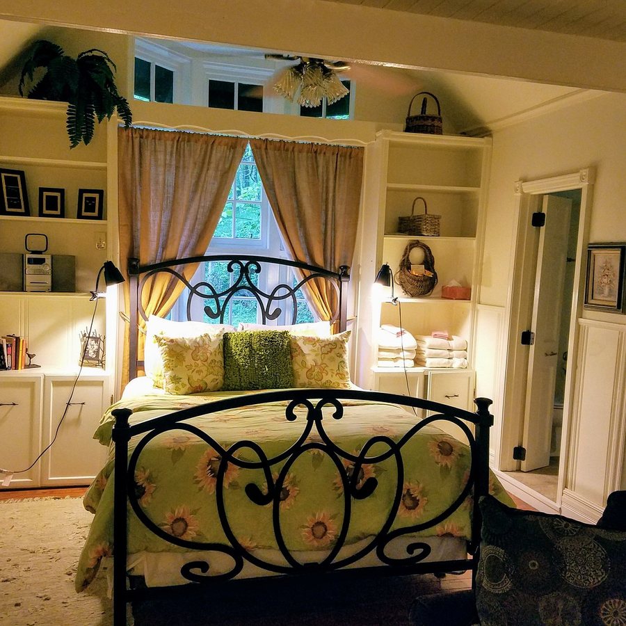 Lake Lucerne Resort and Ranch — Guest room