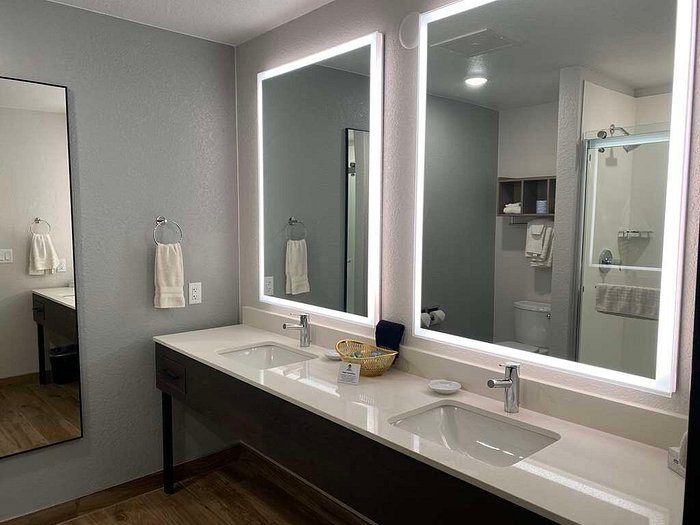 Lake Lucille Bed Breakfast — Bathroom