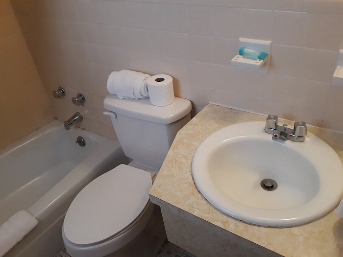 Lake Marion Resort and Marina — Bathroom