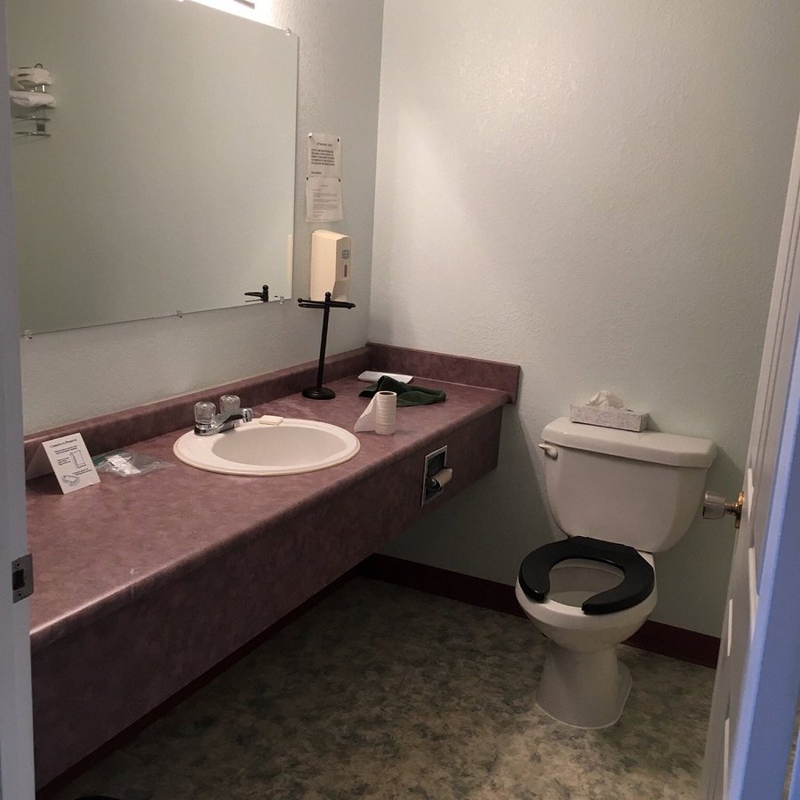 Lake Ocoee Inn Marina — Bathroom