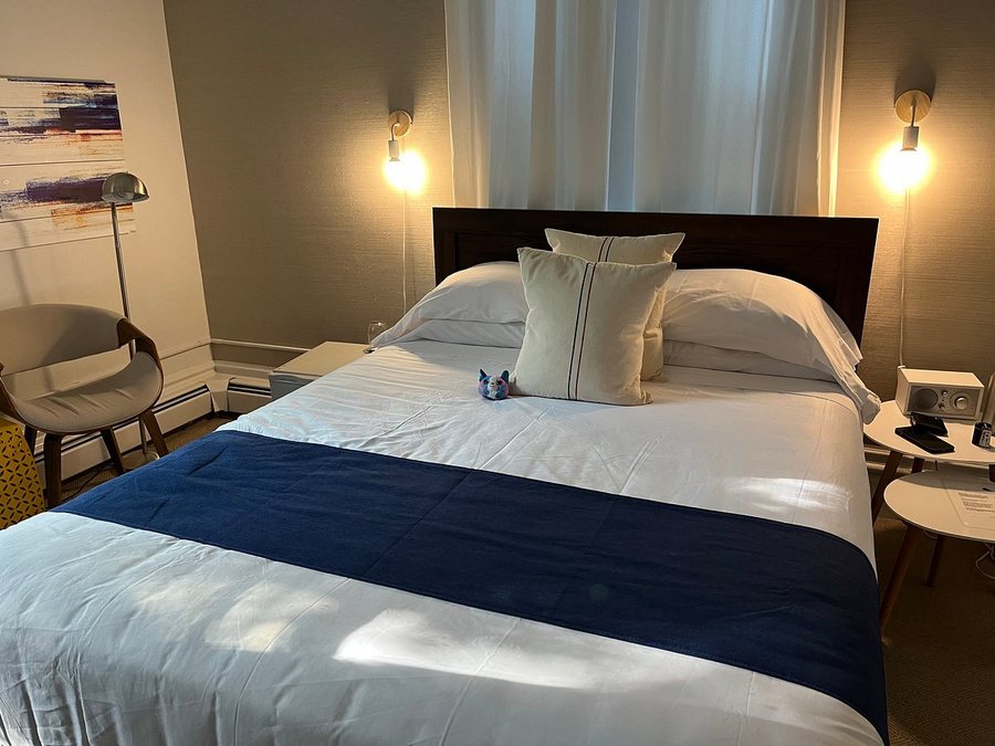 Lake Point Motel — Guest room
