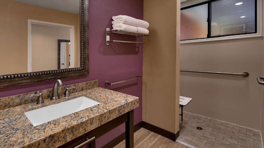 Lake Powell Motel — Bathroom