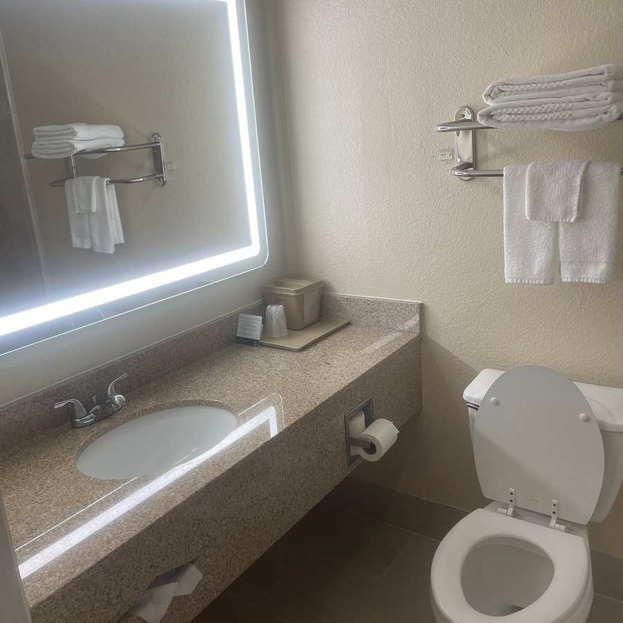 Lake View Inn — Bathroom