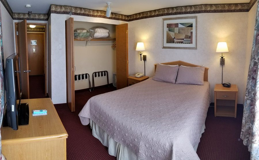 Lakedale — Guest room