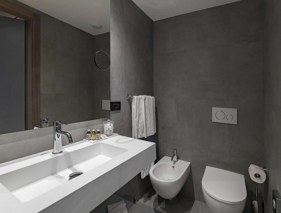 Lakefront Hotel Mirage — Bathroom